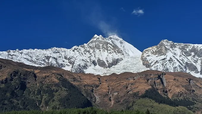 Mountain View on Annapurna Circuit Trek Trail